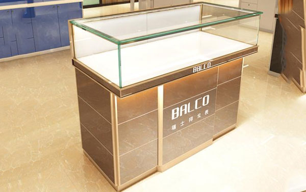 玻璃展示柜选择定制的原因